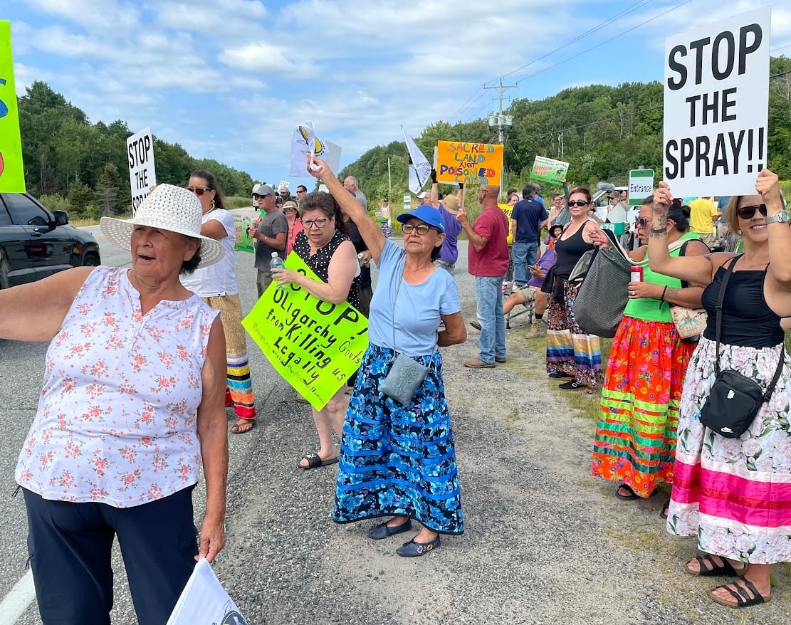 default-314 Members of Serpent River protest on Highway 17.
